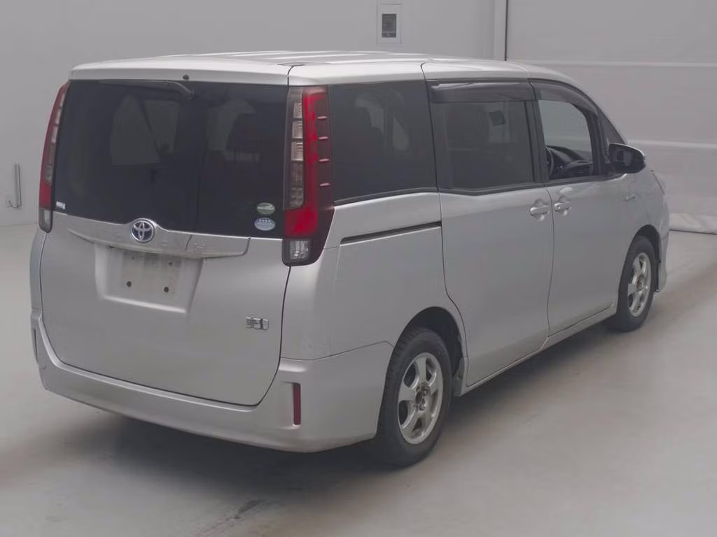TOYOTA NOAH