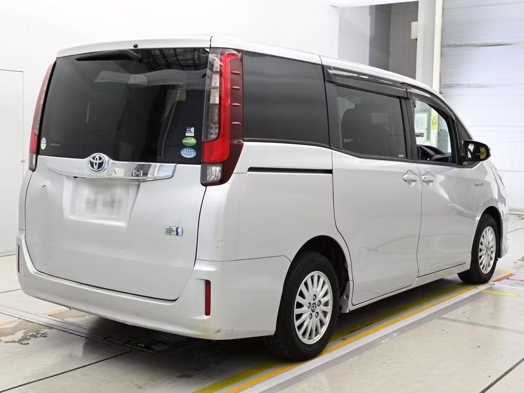 TOYOTA NOAH