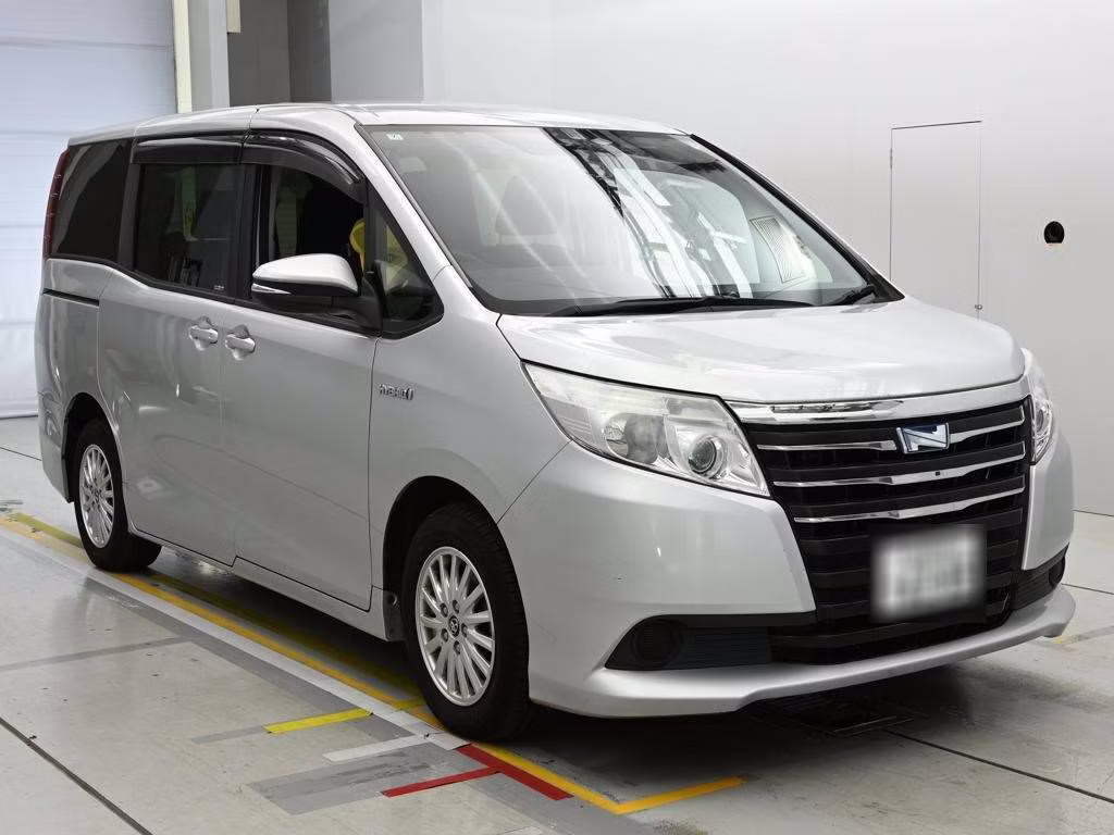 TOYOTA NOAH