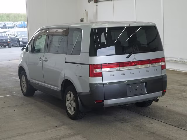 MITSUBISHI DELICA D:5