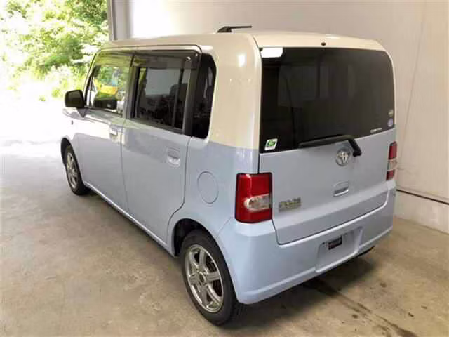 TOYOTA PIXIS SPACE