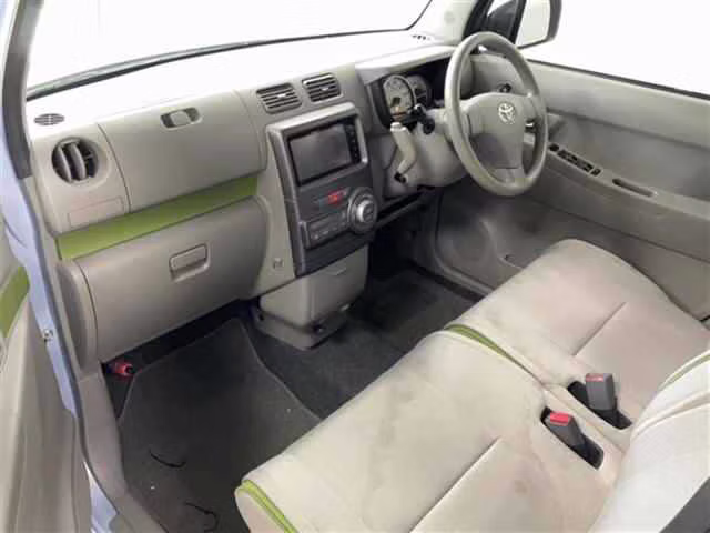 TOYOTA PIXIS SPACE