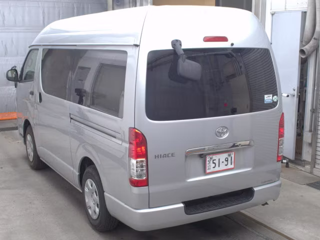 TOYOTA REGIUS ACE