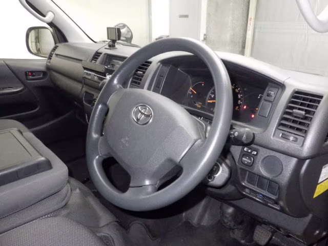 TOYOTA REGIUS ACE