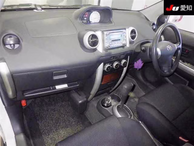 TOYOTA IST