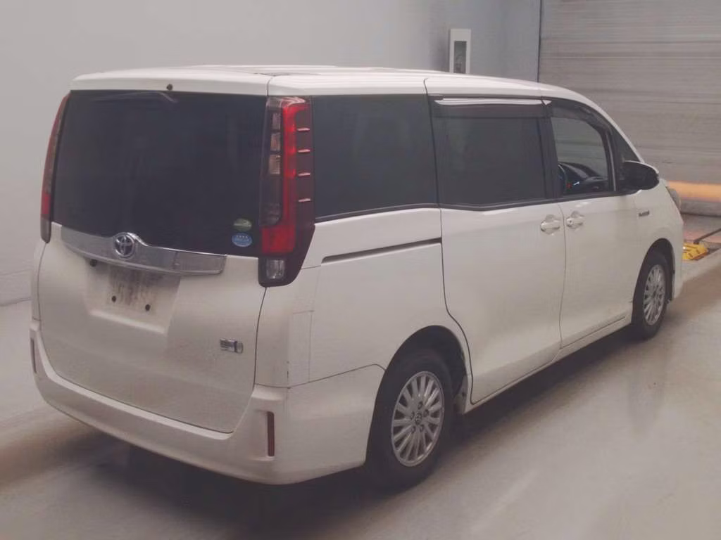 TOYOTA NOAH