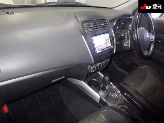 MITSUBISHI RVR