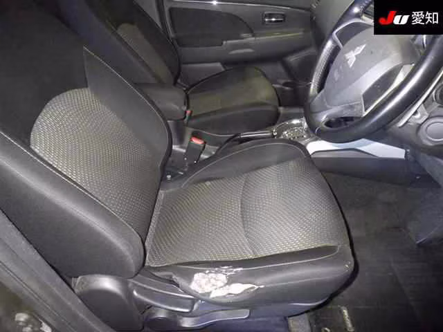 MITSUBISHI RVR
