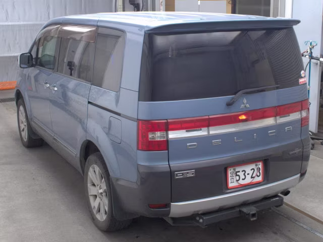 MITSUBISHI DELICA D:5