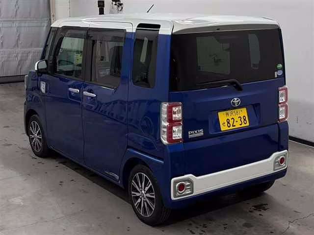 TOYOTA PIXIS MEGA