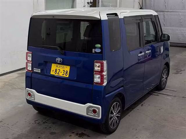 TOYOTA PIXIS MEGA