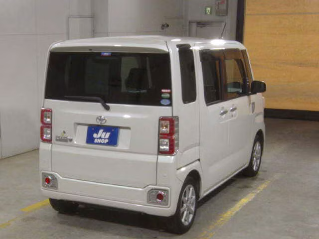 TOYOTA PIXIS MEGA