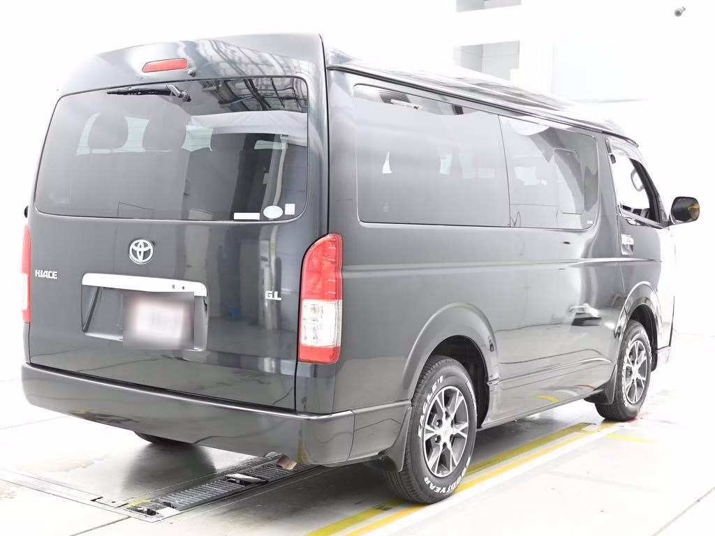TOYOTA HIACE