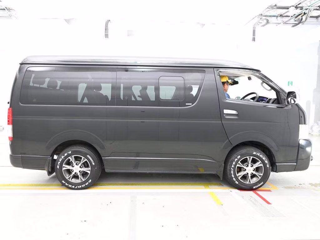 TOYOTA HIACE
