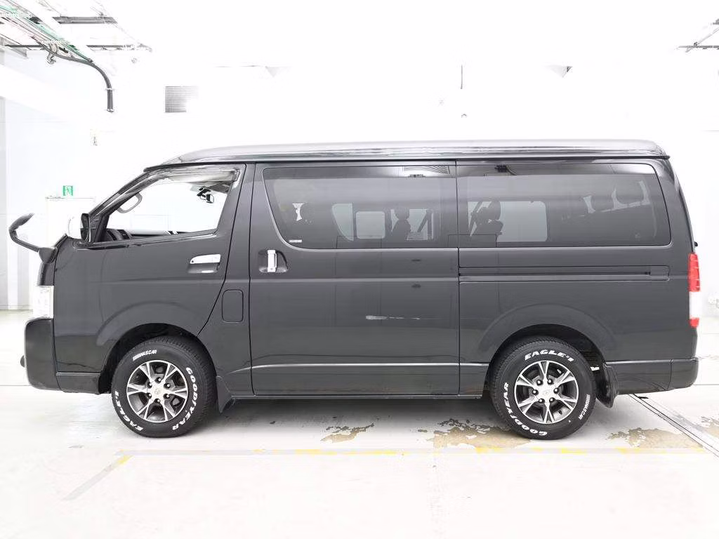 TOYOTA HIACE