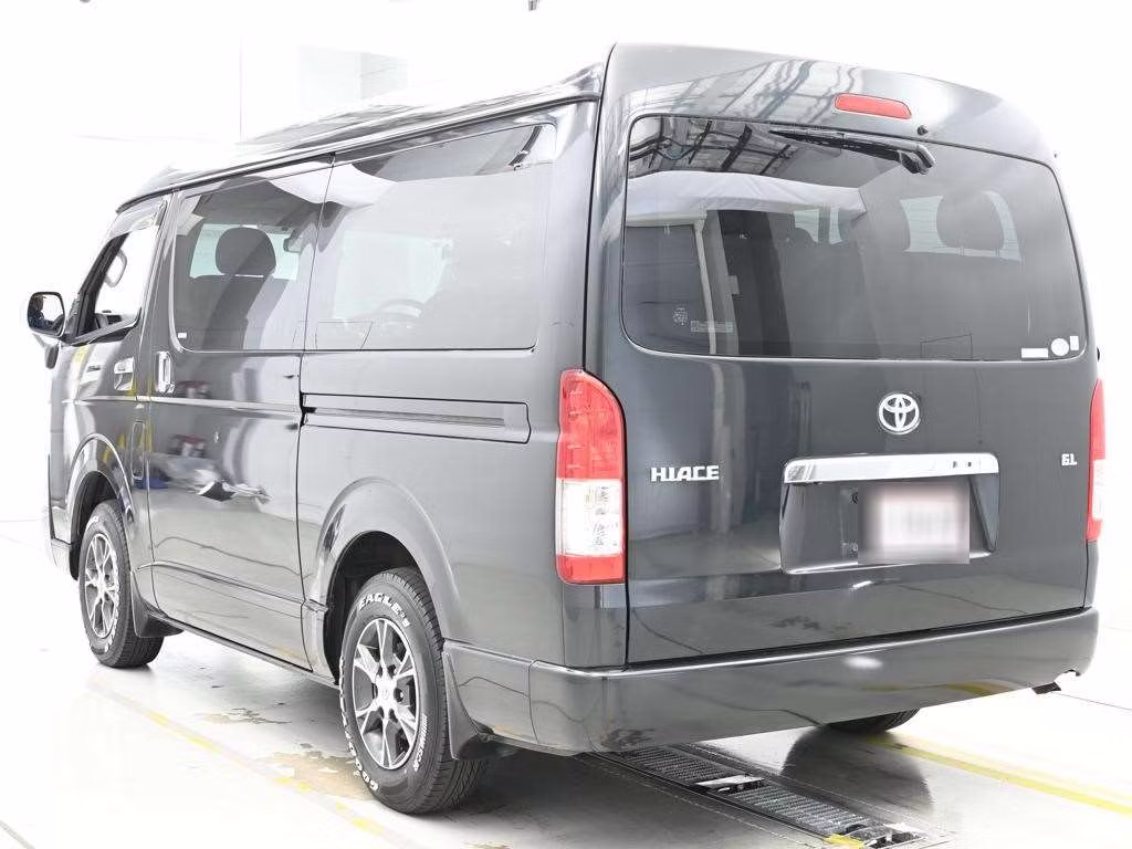 TOYOTA HIACE