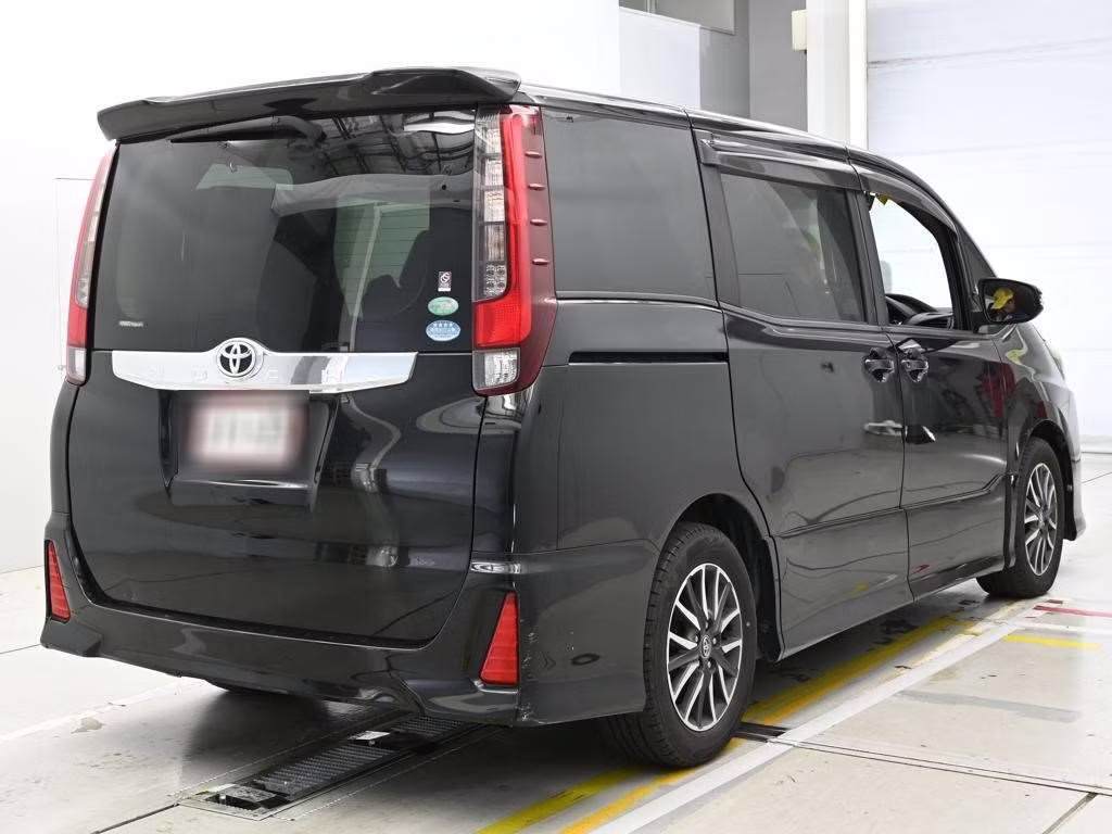 TOYOTA NOAH