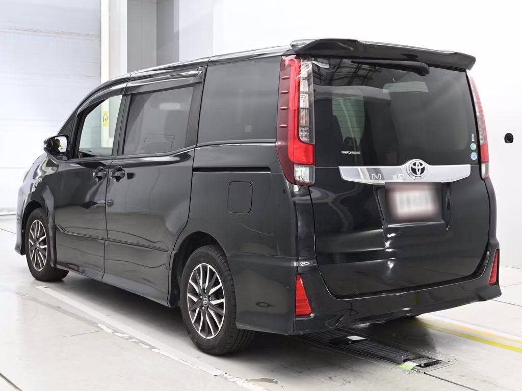 TOYOTA NOAH