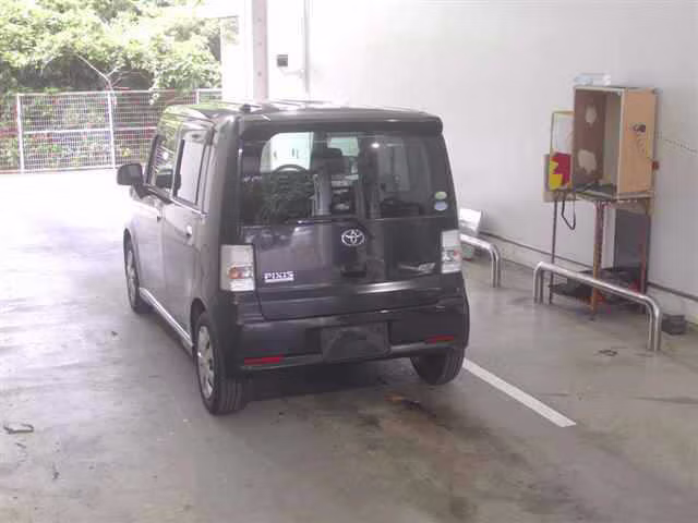 TOYOTA PIXIS SPACE