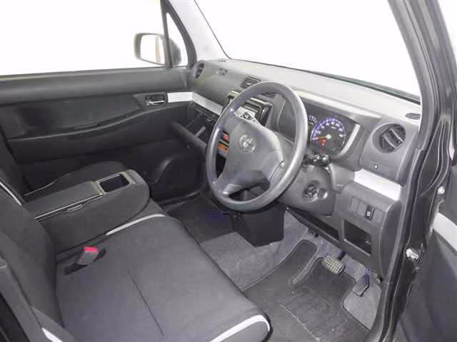 TOYOTA PIXIS SPACE