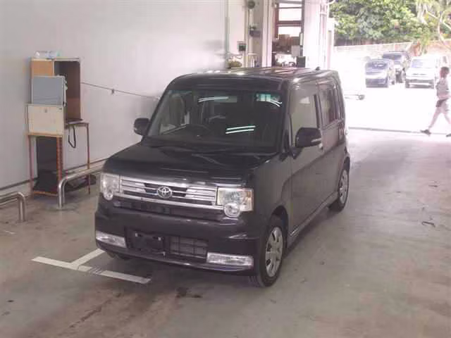 TOYOTA PIXIS SPACE