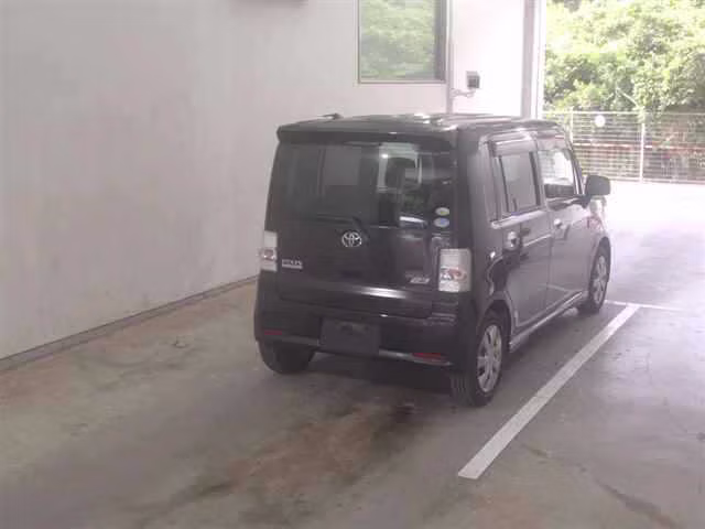 TOYOTA PIXIS SPACE