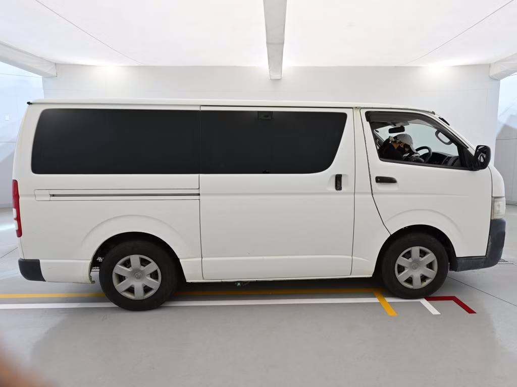 TOYOTA REGIUS ACE