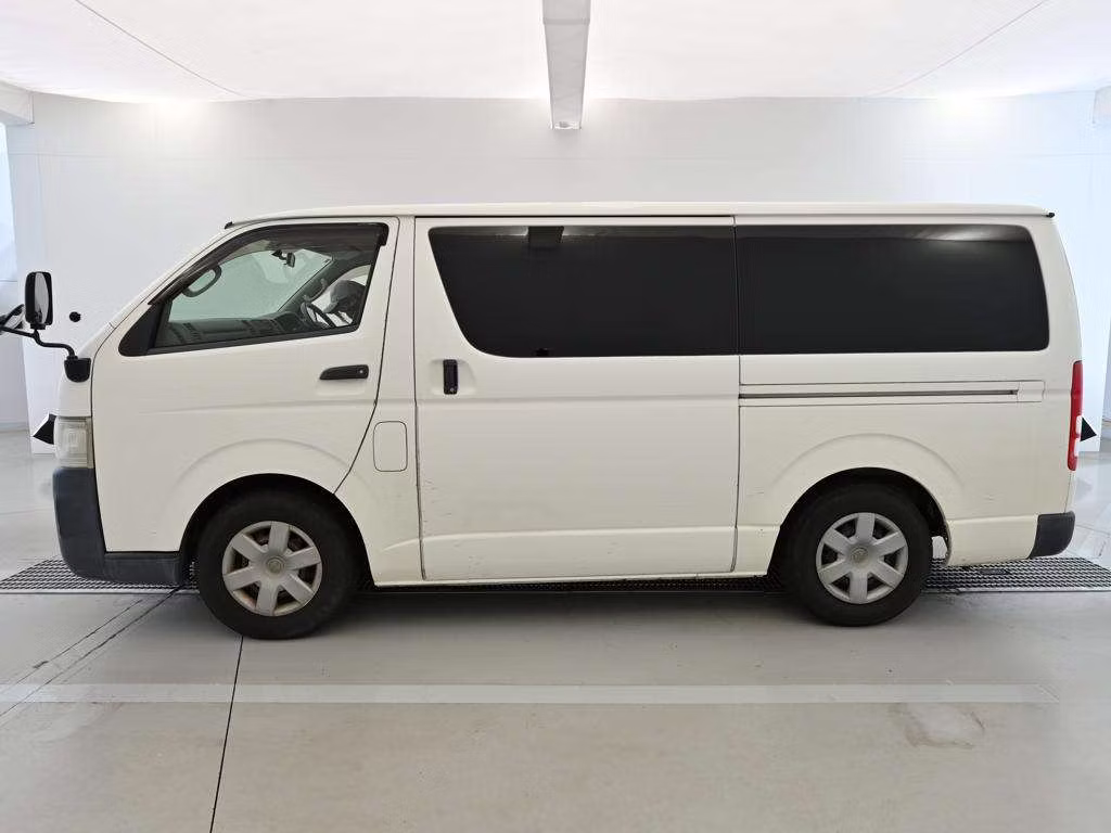 TOYOTA REGIUS ACE