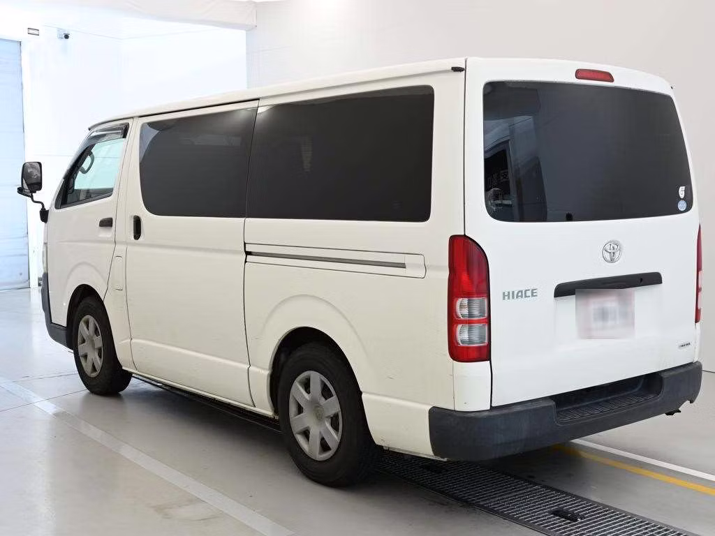 TOYOTA REGIUS ACE