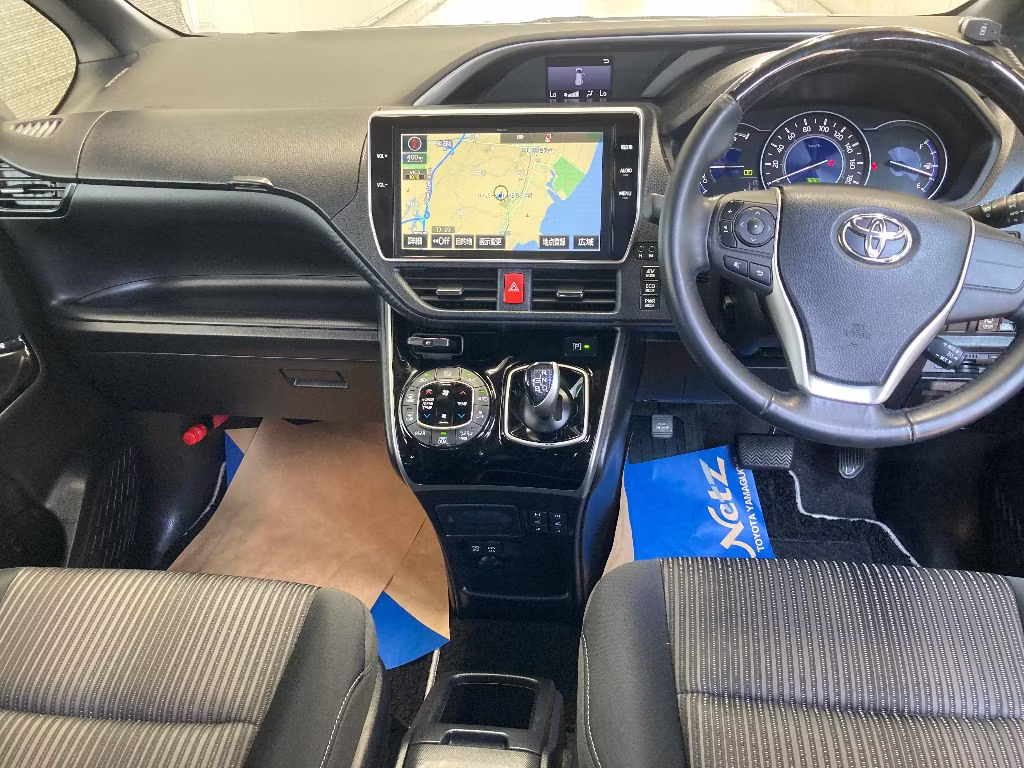 TOYOTA VOXY