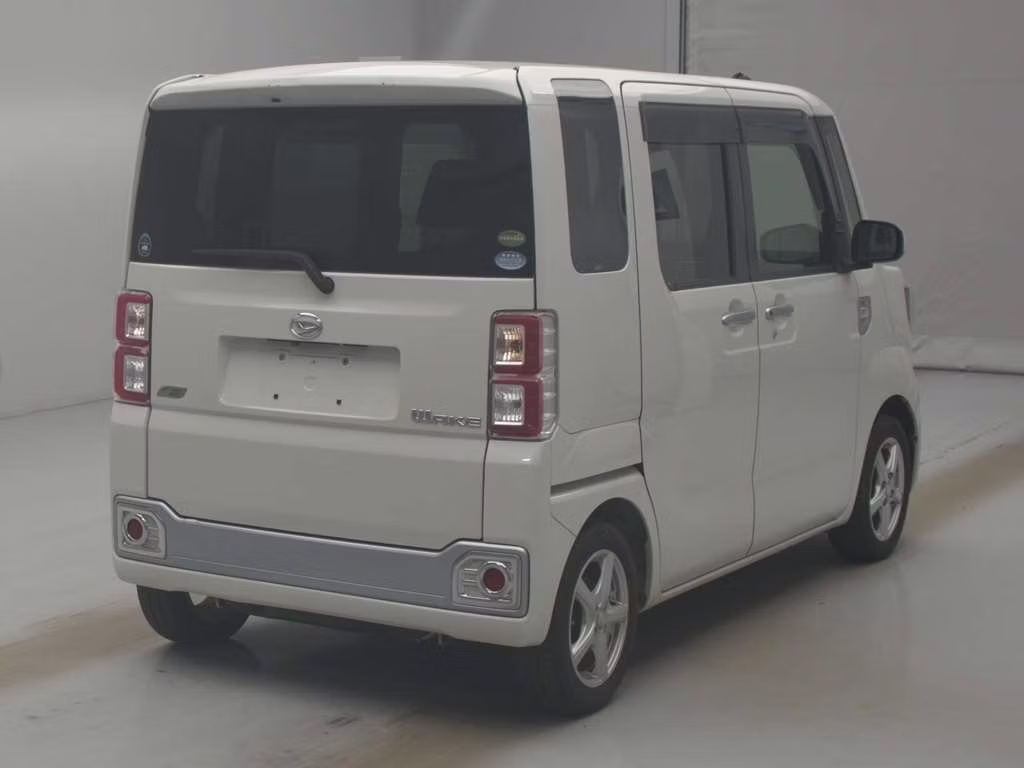 DAIHATSU WAKE
