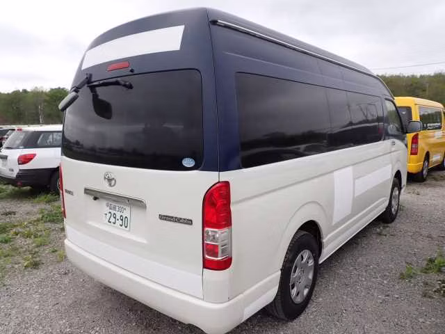 TOYOTA HIACE