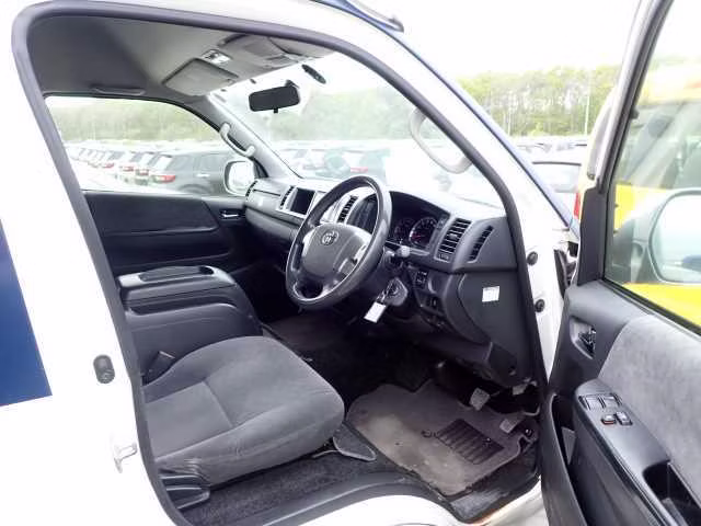 TOYOTA HIACE