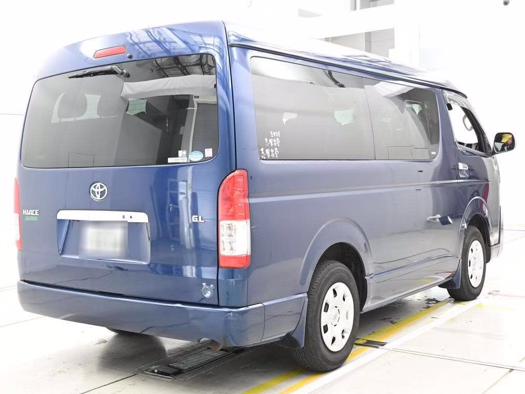 TOYOTA HIACE