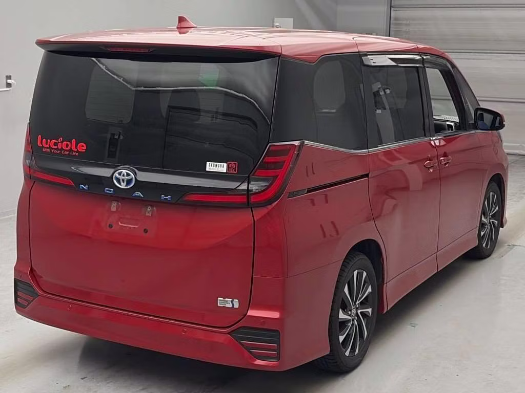 TOYOTA NOAH