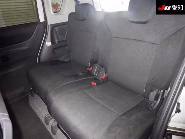 MITSUBISHI DELICA D:2