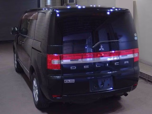 MITSUBISHI DELICA D:5