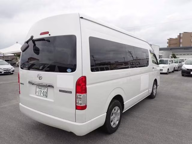 TOYOTA HIACE