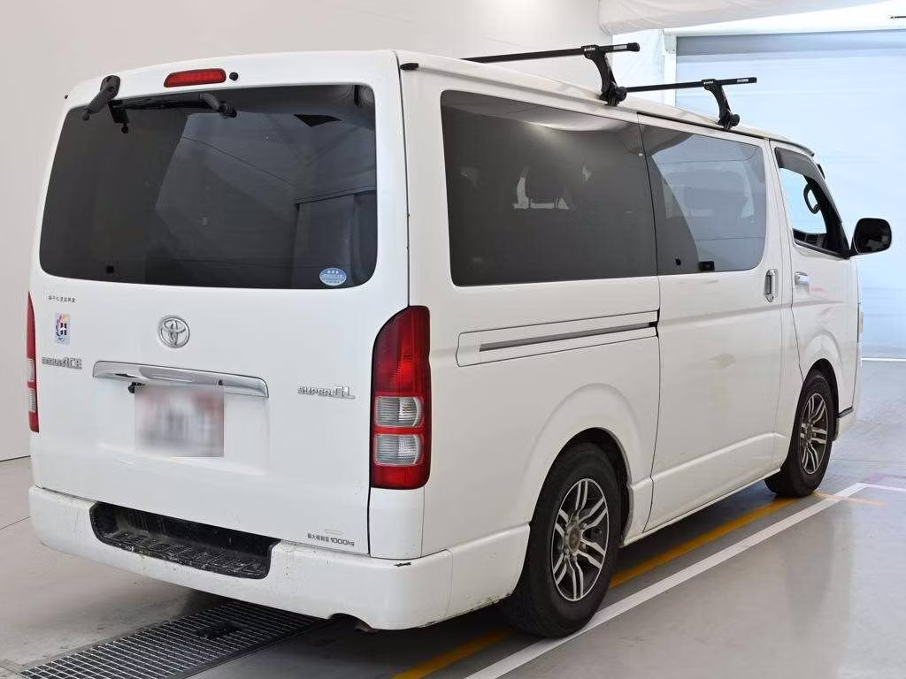 TOYOTA REGIUS ACE