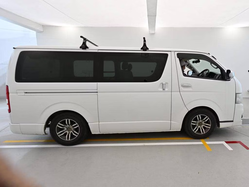 TOYOTA REGIUS ACE