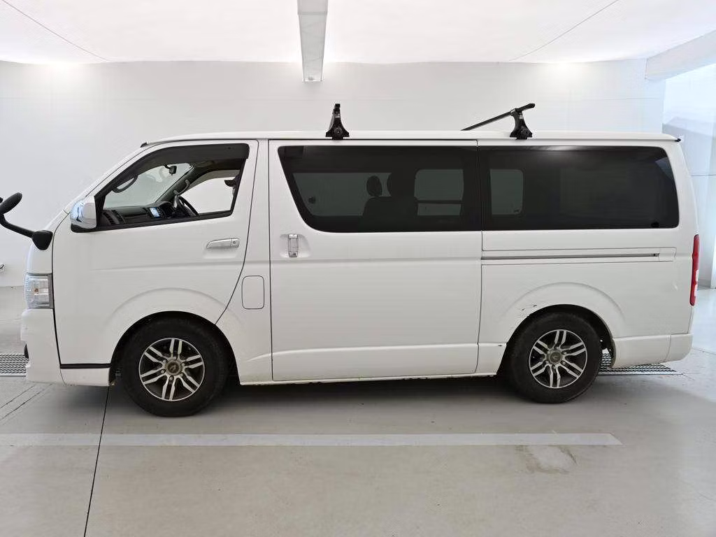 TOYOTA REGIUS ACE
