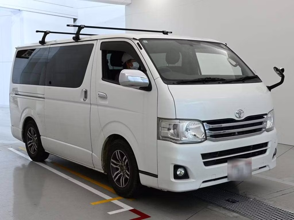 TOYOTA REGIUS ACE