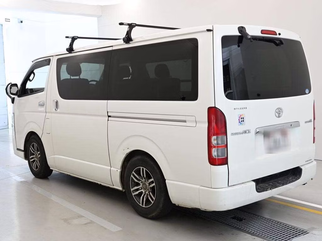 TOYOTA REGIUS ACE