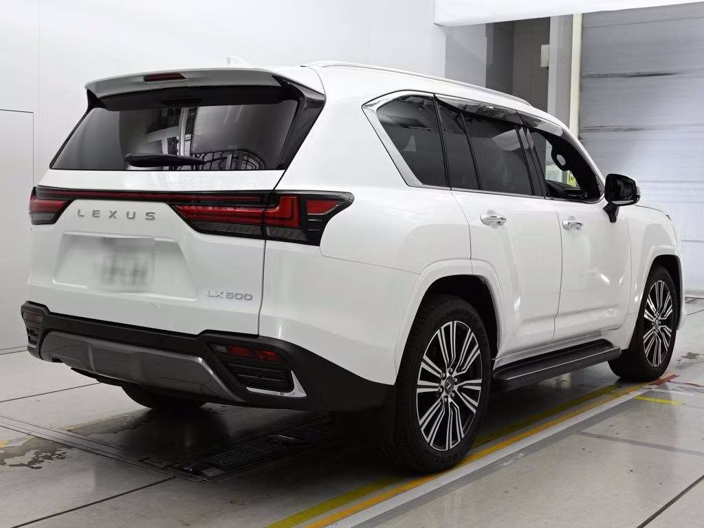 LEXUS LX600