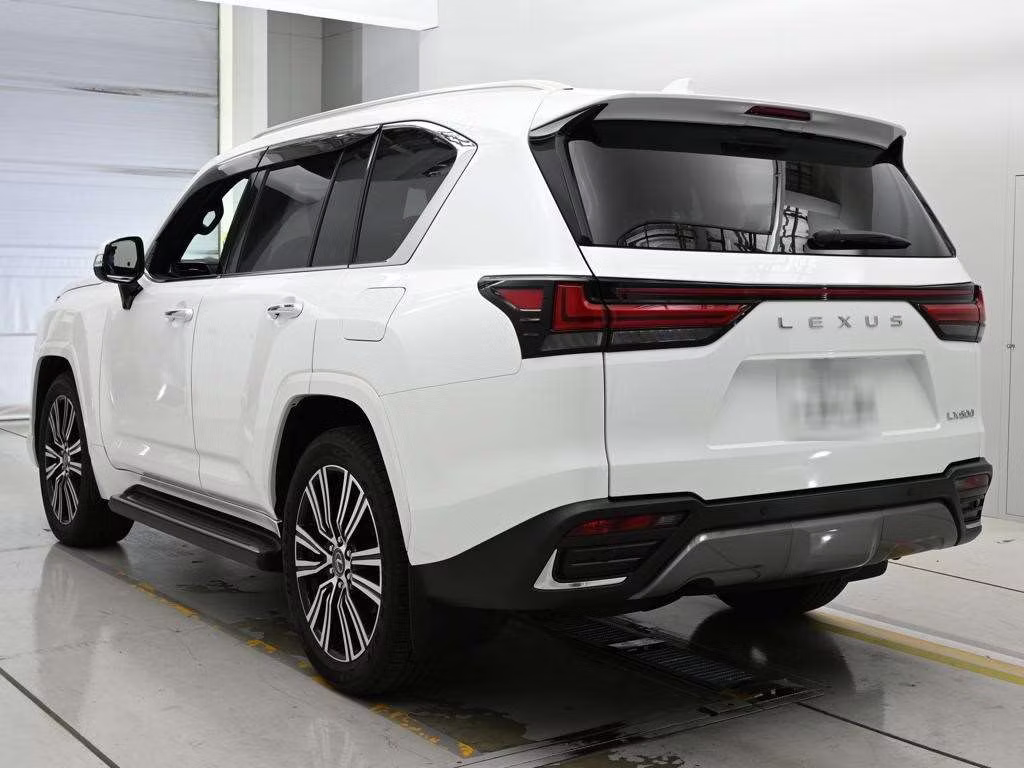 LEXUS LX600