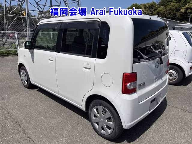 TOYOTA PIXIS SPACE