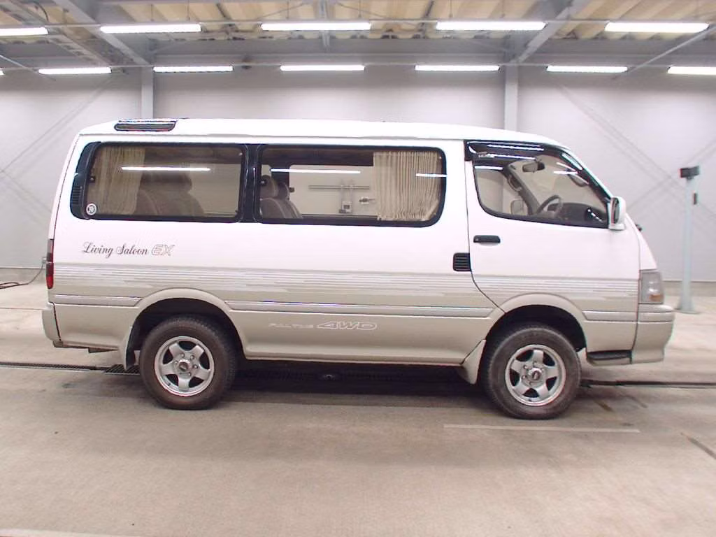 TOYOTA HIACE