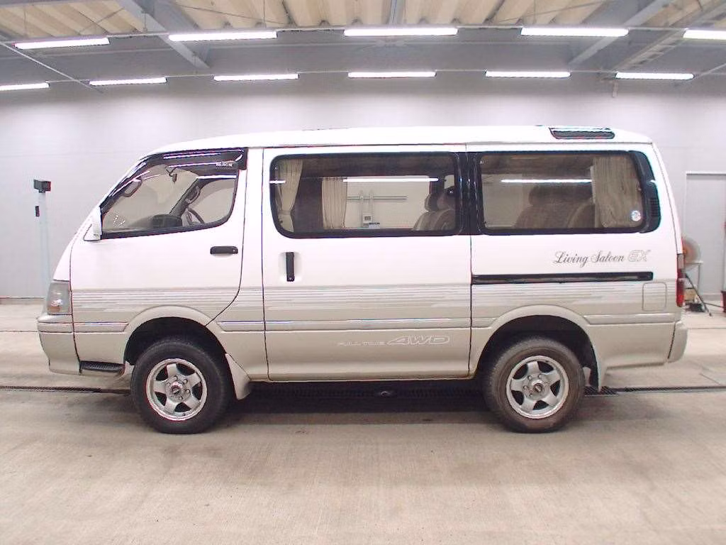 TOYOTA HIACE