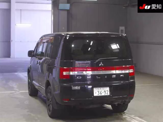 MITSUBISHI DELICA D:5