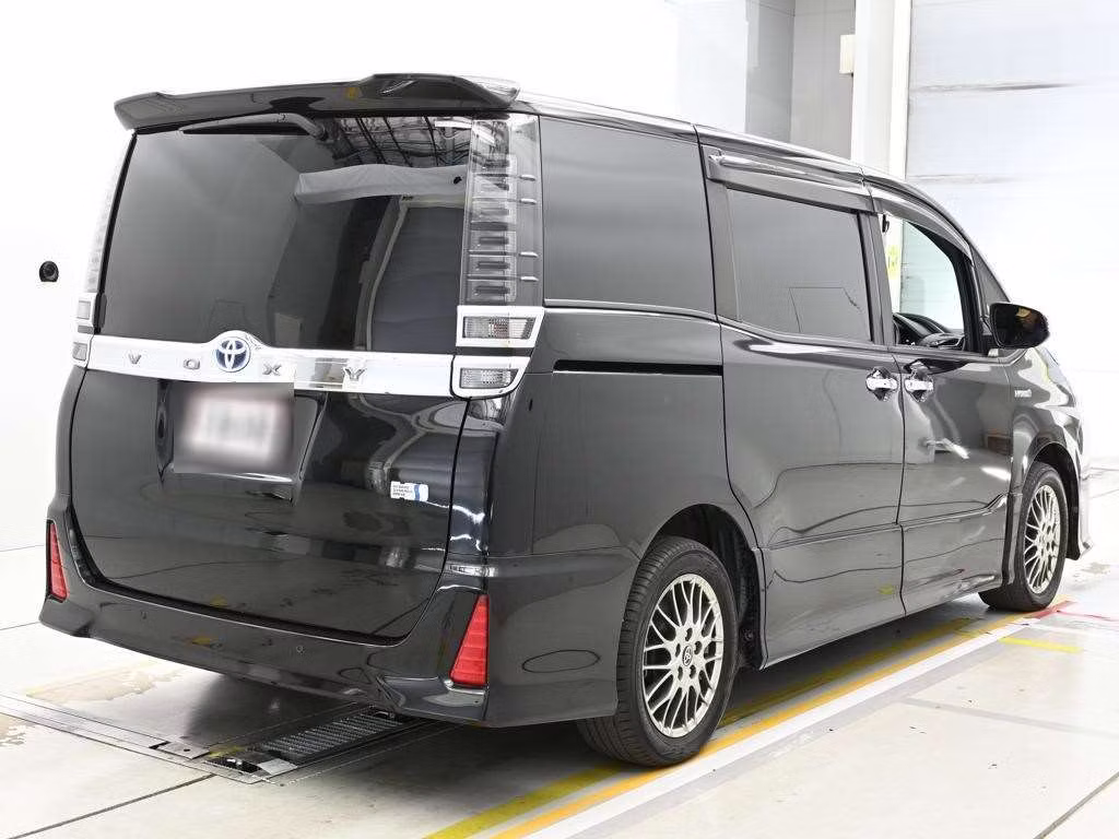 TOYOTA VOXY